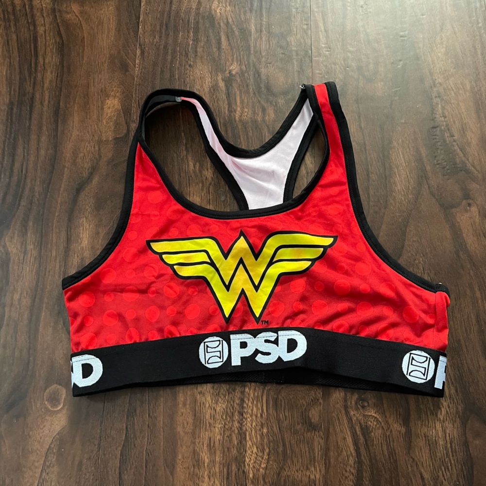 NWOT Wonder Woman sports bra